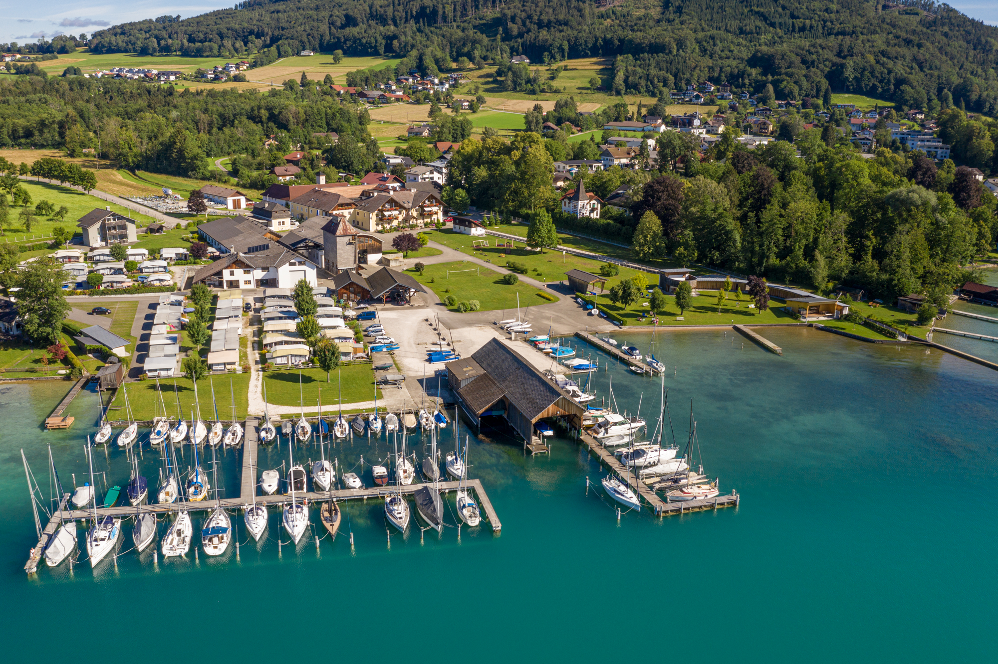 Einzigartige Lage direkt am See, Bilck vom Buchberg auf den Häuplhof direkt am Attersee